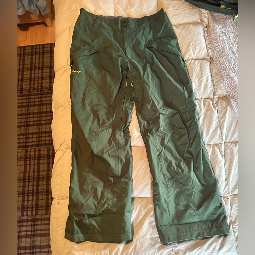 Patagonia is 3 in 1 Jacket (2xl) and ski pants (xl)
